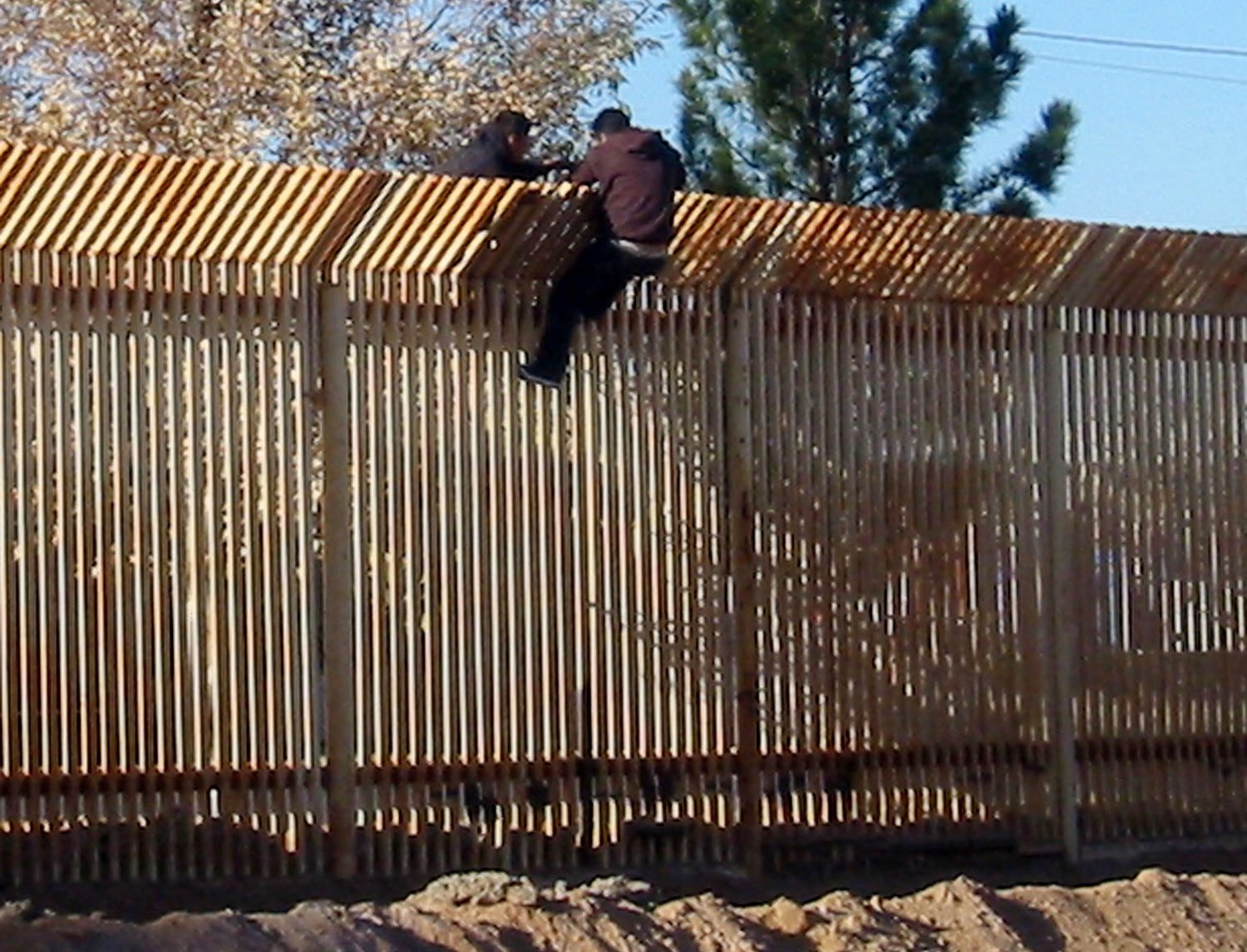 DHS Will Solicit 'Design and Build' of 'Prototype Wall Structures' on