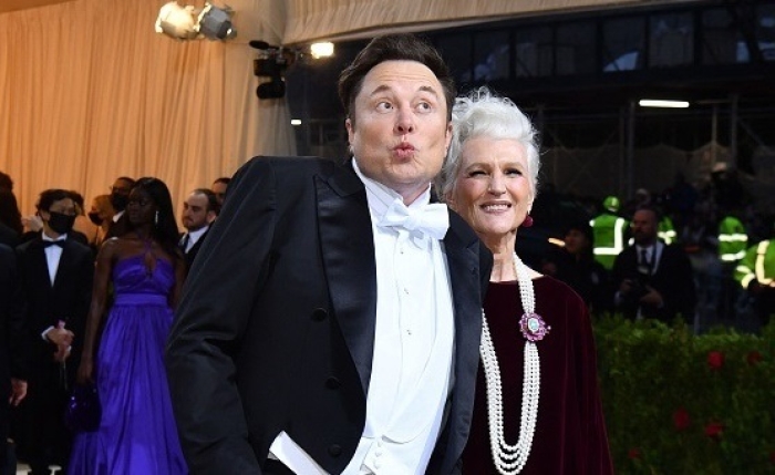 SpaceX CEO Elon Musk and his mother, Maye Musk, at the 2022 Met Gala at the Metropolitan Museum of Art on May 2, 2022. (Photo by Angela Weiss/AFP via Getty Images)