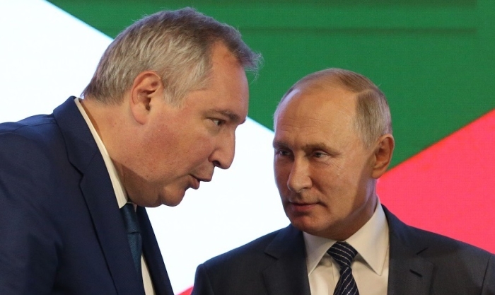 Russian President Vladimir Putin with Roscosmos chief Dmitry Rogozin. (Photo by Mikhail Svetlov/Getty Images)