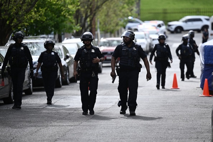 Police officers respond to a shooting in Northwest Washington, D.C., on April 22, 2022. (Photo by BRENDAN SMIALOWSKI/AFP via Getty Images)