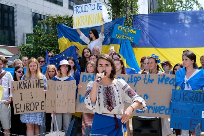Ukrainians demonstrate in favor of European Union membership near the E.U. headquarters in Brussels on Thursday. . (Photo by Thierry Monasse/Getty Images)