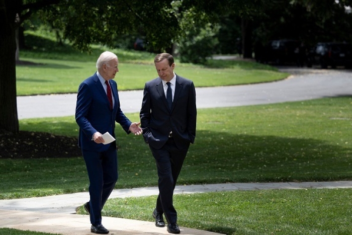 President Joe Biden speaks with Senator Chris Murphy (D-Conn.) about Murphy's push to pass gun-related legislation outside at the White House. (Photo by BRENDAN SMIALOWSKI/AFP via Getty Images)