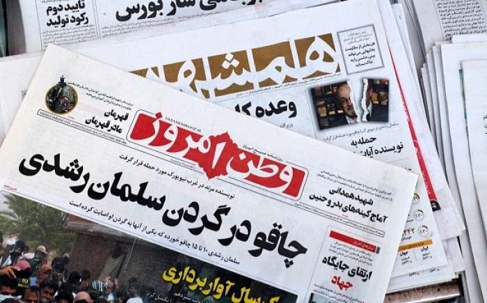 This picture shows the front page of the Iranian newspaper Vatan-e Emrooz, with the title reading in Farsi: "Knife in the neck of Salman Rushdie", in the capital Tehran on August 13, 2022, a day after a man stabbed British author Salman Rushdie, the target of a 1989 Iranian fatwa calling for his death, during a literary event in New York state. (Photo by ATTA KENARE/AFP via Getty Images)