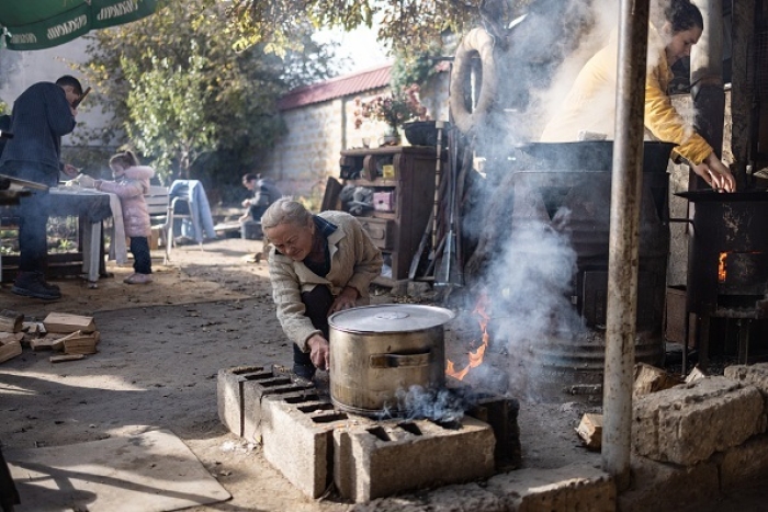 Ukrainians in an area near Kherson which the conflict has left without power, heat, or water, cook food on an outside fire. (Photo by Andrii Dubchak / Donbas Frontliner via Zaborona / Global Images Ukraine via Getty Images) Ukrainians in an area near Kherson which the conflict has left without power, heat, or water, cook food on an outside fire. (Photo by Andrii Dubchak / Donbas Frontliner via Zaborona / Global Images Ukraine via Getty Images)