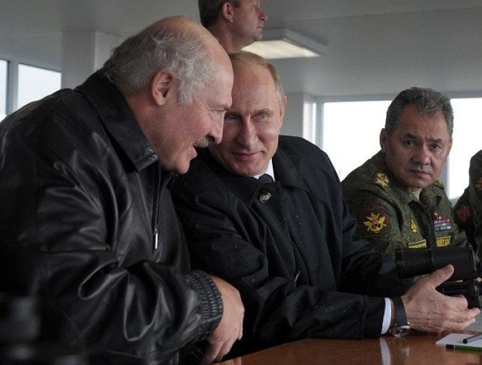 Russian President Vladimir Putin meets with Belarusian President Alexander Lukashenko. Russian Defense Minister Sergei Shoigu looks on. (File photo by Alexey Druzhinin / RIA Novosti / AFP via Getty Images) Russian President Vladimir Putin meets with Belarusian President Alexander Lukashenko. Russian Defense Minister Sergei Shoigu looks on. (File photo by Alexey Druzhinin / RIA Novosti / AFP via Getty Images)