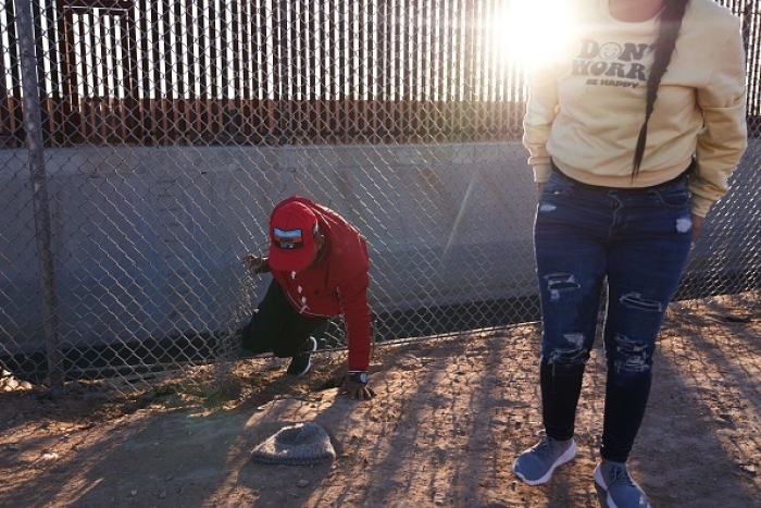 Migrants illegally cross into the United States through a hole in a fence in El Paso, Texas, on December 22, 2022. (Photo by ALLISON DINNER/AFP via Getty Images) Migrants illegally cross into the United States through a hole in a fence in El Paso, Texas, on December 22, 2022. (Photo by ALLISON DINNER/AFP via Getty Images)