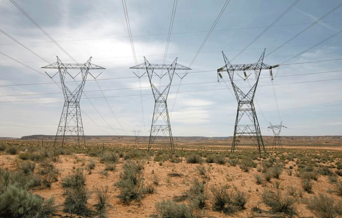(Photo of high-voltage transmission lines from TenWestLink.com) (Photo of high-voltage transmission lines from TenWestLink.com)