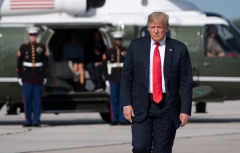 US President Donald Trump walks to board Air Force One prior to departure from Austin Straubel International Airport in Green Bay, Wisconsin, June 25, 2020. (Photo by SAUL LOEB/AFP via Getty Images)