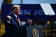 US President Donald Trump delivers remarks on the economy at Mankato Regional Airport on August 17, 2020 in Mankato, Minnesota. (Photo by BRENDAN SMIALOWSKI/AFP via Getty Images)