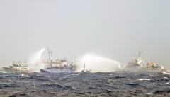 Japanese and Taiwan Coast Guard vessels use water cannon as they clash near the disputed Diaoyu/Senkaku islands in contested waters in the East China Sea. (Photo by SAM YEH/AFP/GettyImages)