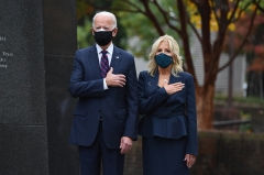 Joe Biden and his wife Jill Biden pay their respects during a Veterans Day stop at the Korean War Memorial Park in Philadelphia, Penn. (Photo credit: ANGELA WEISS/AFP via Getty Images)
