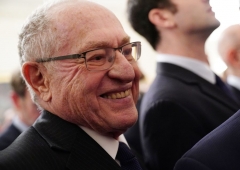 Alan Dershowitz (C), impeachment defense lawyer for US President Donald Trump, attends the announcement of Trump's Middle East peace plan in the East Room of the White House in Washington, DC on January 28, 2020. (Photo by MANDEL NGAN/AFP via Getty Images)