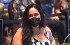 A parent in Loudoun County, Va., speaks up in support of free speech. (Photo credit: YouTube/The Blue Oak Project)
