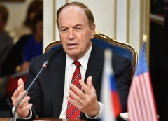 Senator Richard Shelby speaks during a meeting with members of the Russian Federation Council in Moscow on July 3, 2018. (Photo by YURI KADOBNOV/AFP via Getty Images)