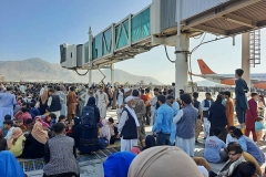 Afghans crowd at the tarmac at the Kabul airport on August 16, 2021, desperate to flee the country as the Taliban takes control. (Photo by AFP via Getty Images)