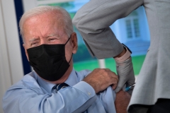 Joe Biden receives a COVID-19 vaccine booster shot. (Photo credit: BRENDAN SMIALOWSKI/AFP via Getty Images)