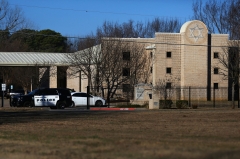 Police vehicles sit outside of Congregation Beth Israel Synagogue in Colleyville, Tex., some 25 miles (40 kilometers) west of Dallas, on Jan. 16. (Photo credit: ANDY JACOBSOHN/AFP via Getty Images)