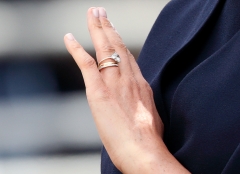 A woman shows off her wedding and engagement rings. (Photo credit: Max Mumby/Indigo/Getty Images)