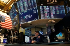 Traders work on the floor of the New York Stock Exchange at the opening bell on February 22 2022. (Photo by TIMOTHY A. CLARY/AFP via Getty Images)