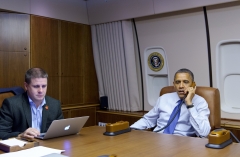 Former President Barack Obama sits with former White House Communications Director Dan Pfeiffer. (Photo credit: MANDEL NGAN/AFP via Getty Images)