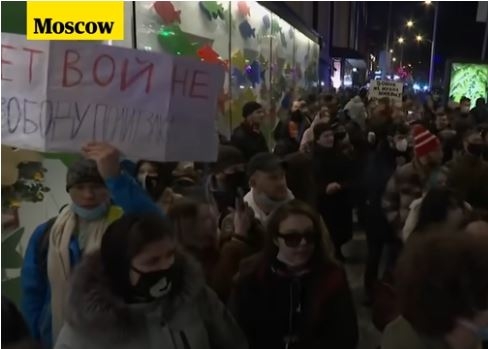 Thousands of Russian Citizens Arrested for Protesting Invasion of Ukraine - Vimarsana News