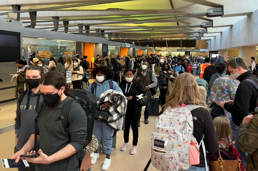 TSA Says It Won't Enforce Mask Mandate on Planes After Judge's Ruling - Vimarsana News