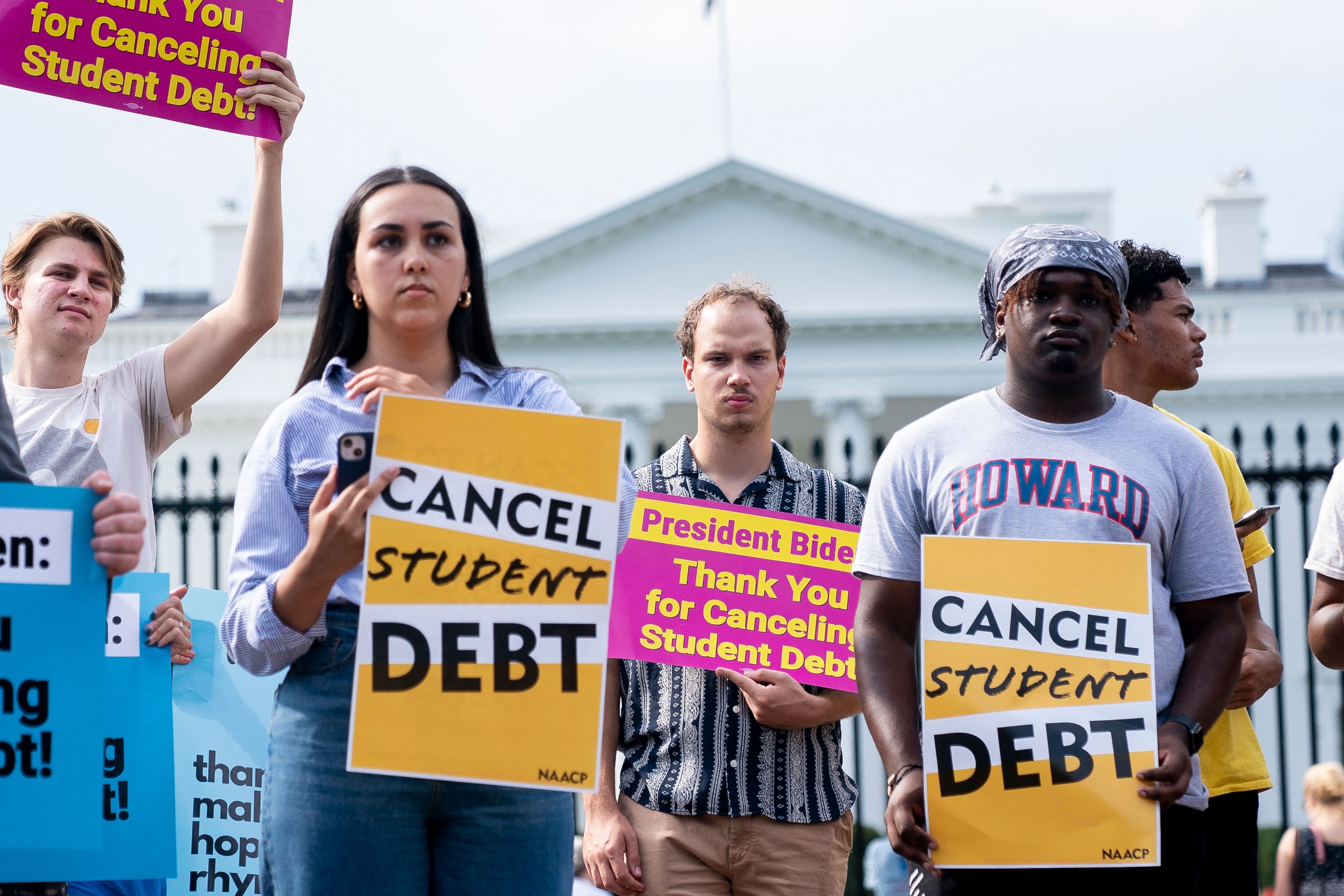 Conservatives, GOP Denounce Biden Bailout of College Loan Debtors - Vimarsana News