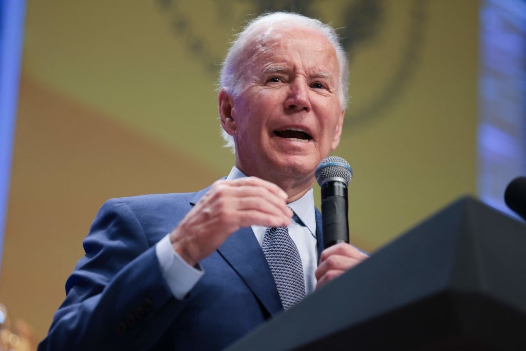 Biden Looks Around for Congresswoman Who Died Last Month: 'Jackie Are You Here? Where's Jackie?' - Vimarsana News