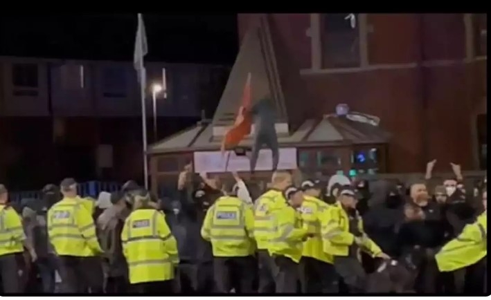 Hindus and Muslims Violently Clash in Great Britain - Vimarsana News