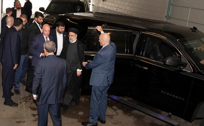 Secret Service Raises Eyebrows by Tweeting Out a Photo of Agents