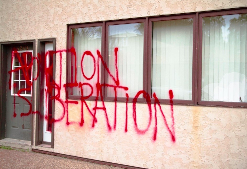 DOJ: 2 People Indicted For Spray-Painting Threats on Pro-Life Crisis Pregnancy Centers - Vimarsana News