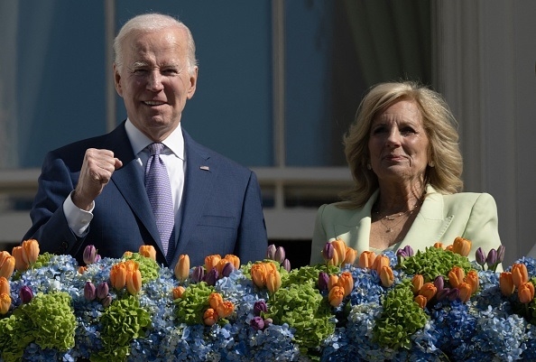 Biden Confused at Egg Roll, Asks His Wife, 'We Walk Off?' - Vimarsana News